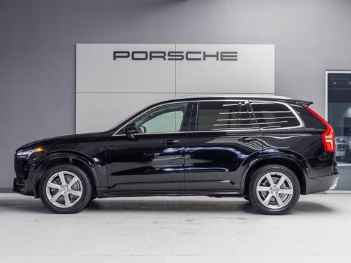 2021 Volvo XC90 T6 Momentum