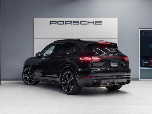 2023 Porsche Cayenne Turbo