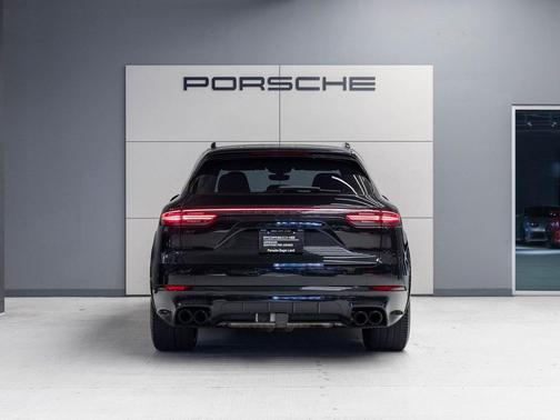 2023 Porsche Cayenne Turbo