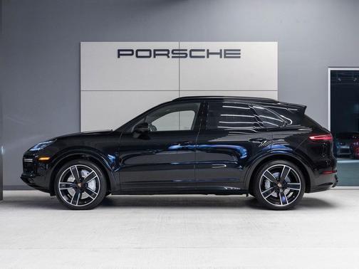 2023 Porsche Cayenne Turbo