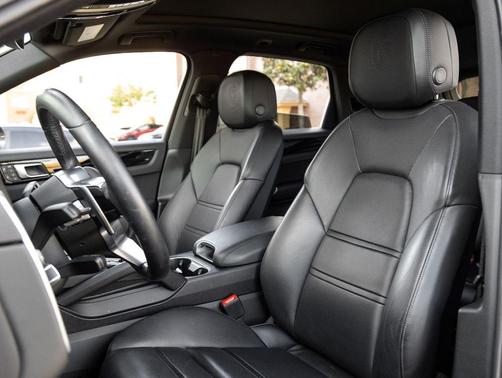 Quartzite Grey Metallic 2023 Porsche Cayenne Cayenne