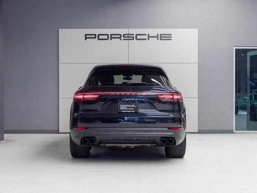 2023 Porsche Cayenne Platinum Edition