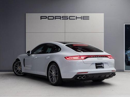 2023 Porsche Panamera Platinum Edition