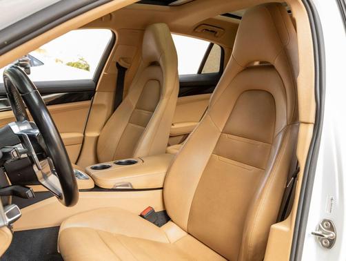 2018 Porsche Panamera 4