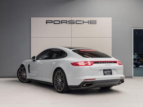 2018 Porsche Panamera 4