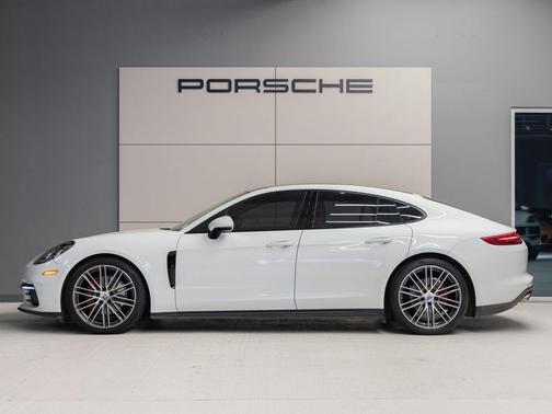 2018 Porsche Panamera 4