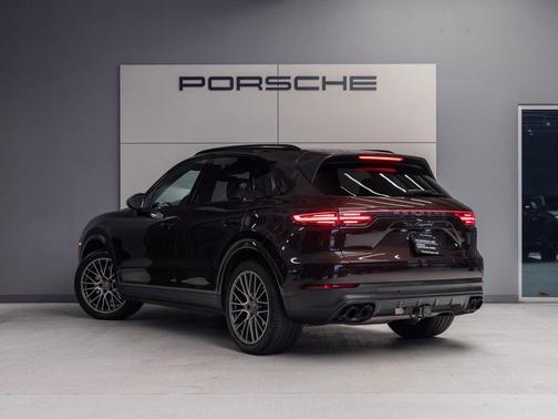 2023 Porsche Cayenne Platinum Edition
