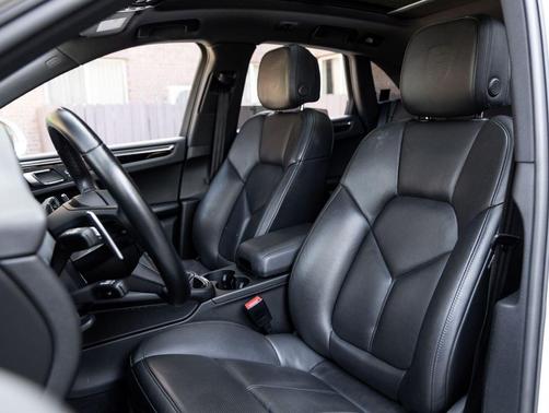 White 2023 Porsche Macan Macan