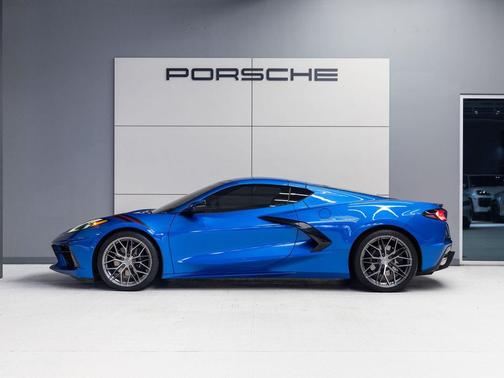 Elkhart Lake Blue Metallic 2021 Chevrolet Corvette Stingray w/1LT