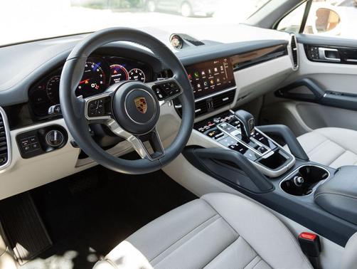 Chalk 2023 Porsche Cayenne Cayenne