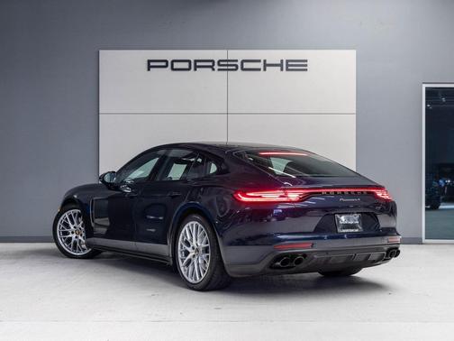 2023 Porsche Panamera 4 Platinum Edition