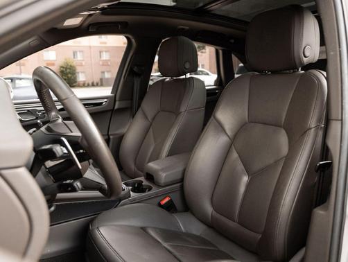 Chalk 2023 Porsche Macan Macan