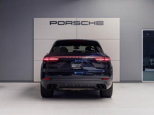 2023 Porsche Cayenne Platinum Edition