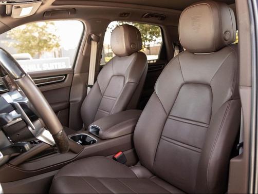 2023 Porsche Cayenne Platinum Edition