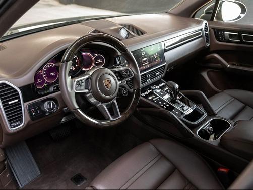 2023 Porsche Cayenne Platinum Edition