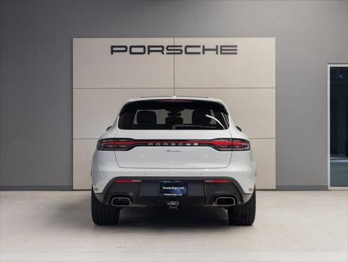 2022 Porsche Macan Base