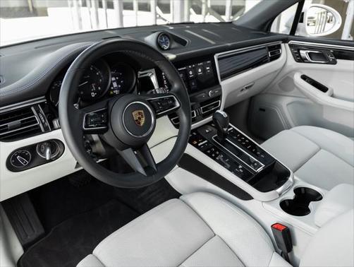 2022 Porsche Macan Base