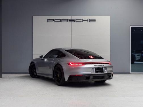 2024 Porsche 911 Carrera GTS