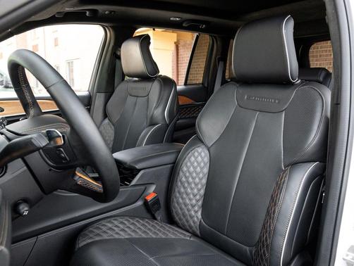 Bright White Clearcoat 2024 Jeep Grand Cherokee Summit