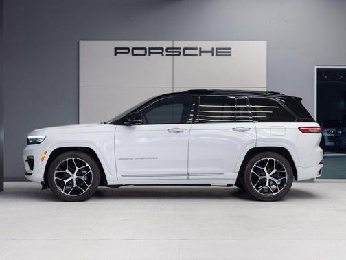 Bright White Clearcoat 2024 Jeep Grand Cherokee Summit