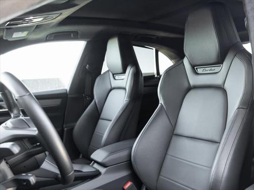 2024 Porsche Macan Turbo
