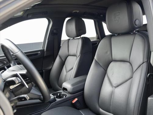 2023 Porsche Macan Base