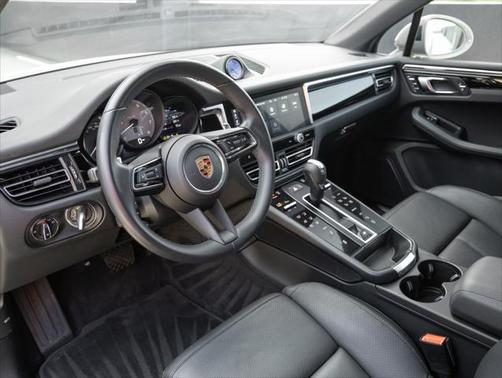 2023 Porsche Macan Base