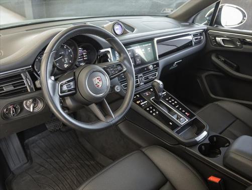 2023 Porsche Macan Base