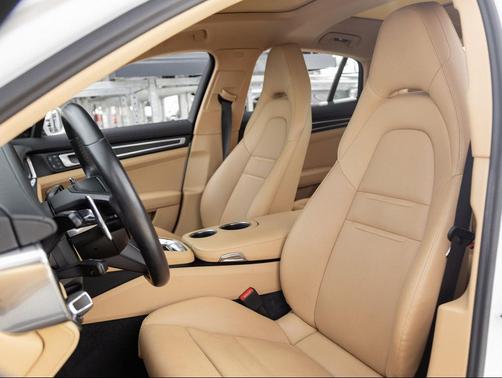 2023 Porsche Panamera 4 Platinum Edition