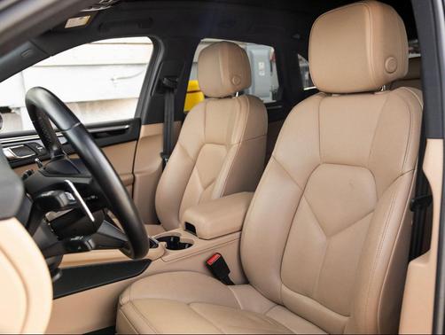 2023 Porsche Macan T