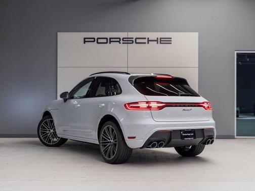 2025 Porsche Macan T