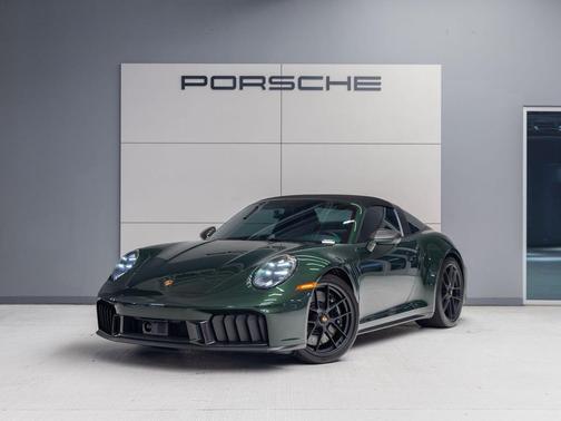 Oak Green Metallic Neo 2026 Porsche 911 Targa 4 GTS