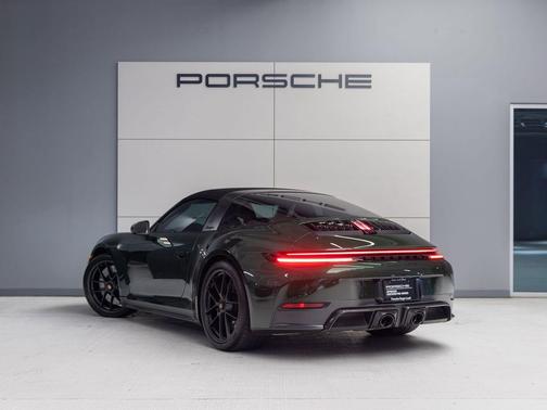 Oak Green Metallic Neo 2026 Porsche 911 Targa 4 GTS