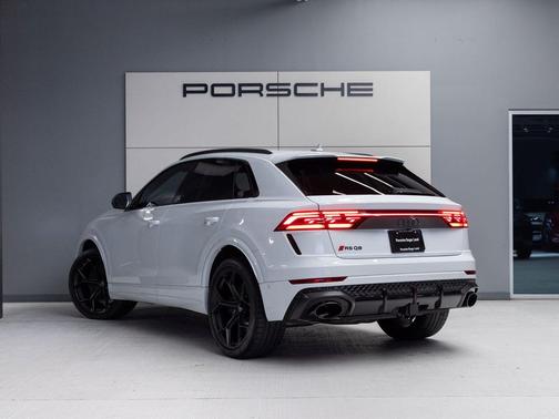 Glacier White Metallic 2025 Audi RS Q8 4.0T