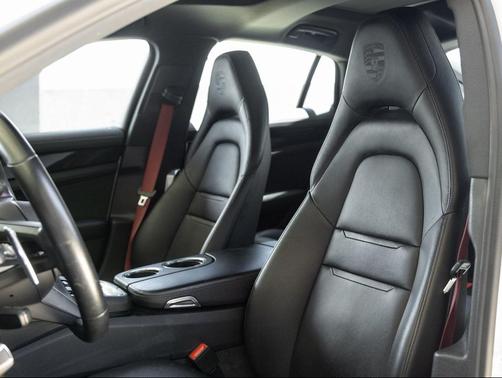 2022 Porsche Panamera Platinum Edition