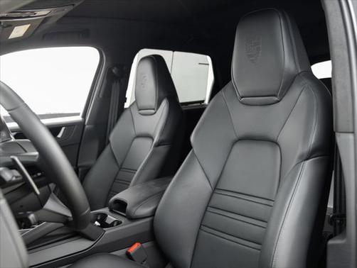 2025 Porsche Cayenne GTS
