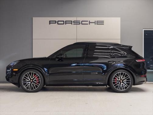 2025 Porsche Cayenne GTS