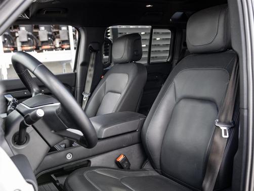 2023 Land Rover Defender 110 X-Dynamic SE