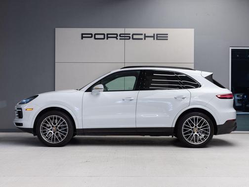 Carrara White Metallic 2023 Porsche Cayenne Platinum Edition