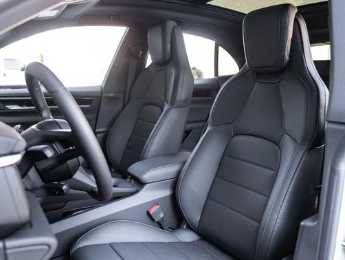 Chalk 2026 Porsche Macan Macan Electric 4
