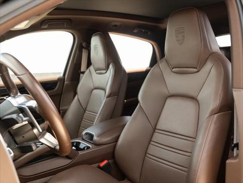 2023 Porsche Cayenne Platinum Edition