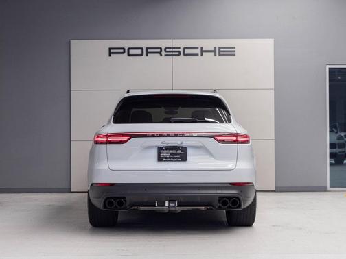 2022 Porsche Cayenne S