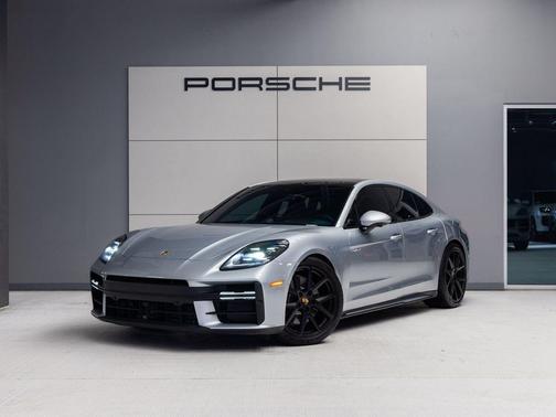 Dolomite Silver Metallic 2025 Porsche Panamera 4
