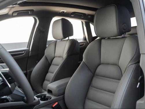 2025 Porsche Macan T