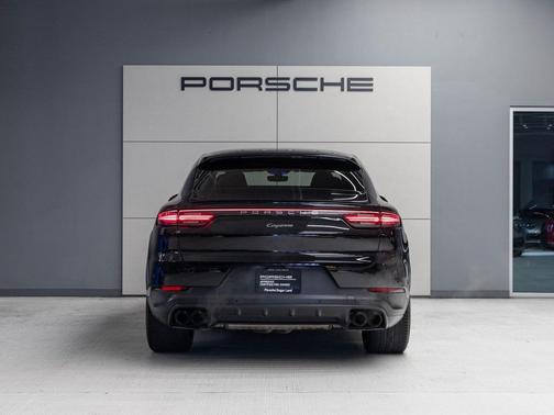 2023 Porsche Cayenne Platinum Edition