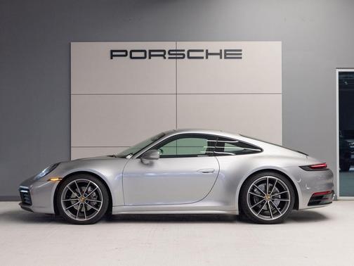 2020 Porsche 911 Carrera