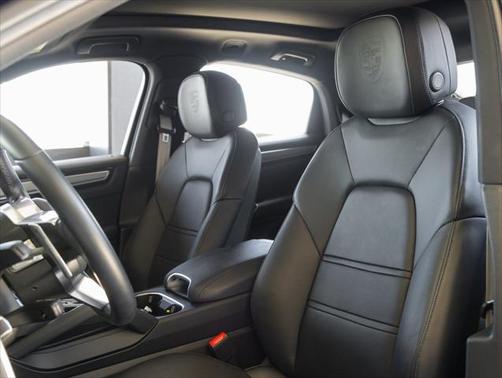 2022 Porsche Cayenne Platinum Edition