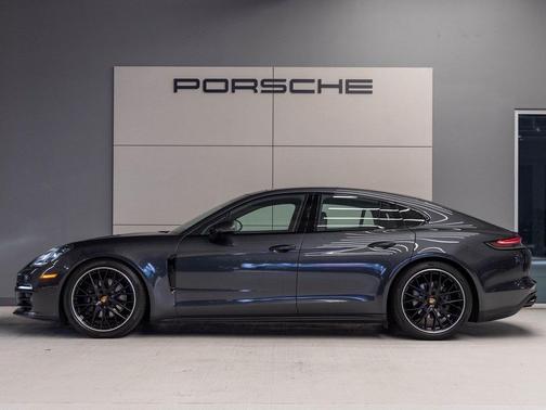 2023 Porsche Panamera 4 Platinum Edition