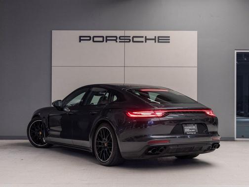 2023 Porsche Panamera 4 Platinum Edition