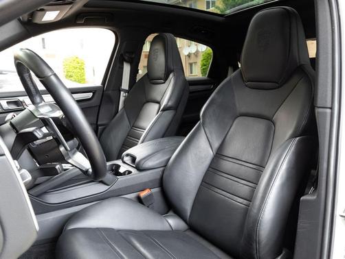 White 2023 Porsche Cayenne Platinum Edition